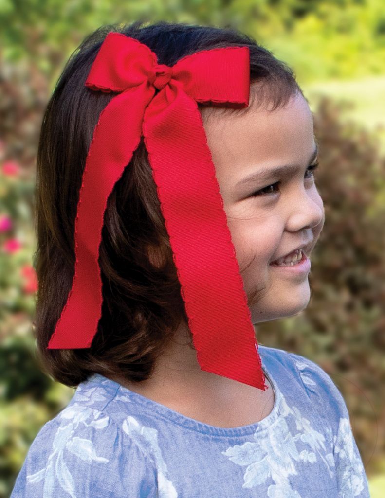 Medium Bowtie with Streamers & Matching Moonstitch Edge